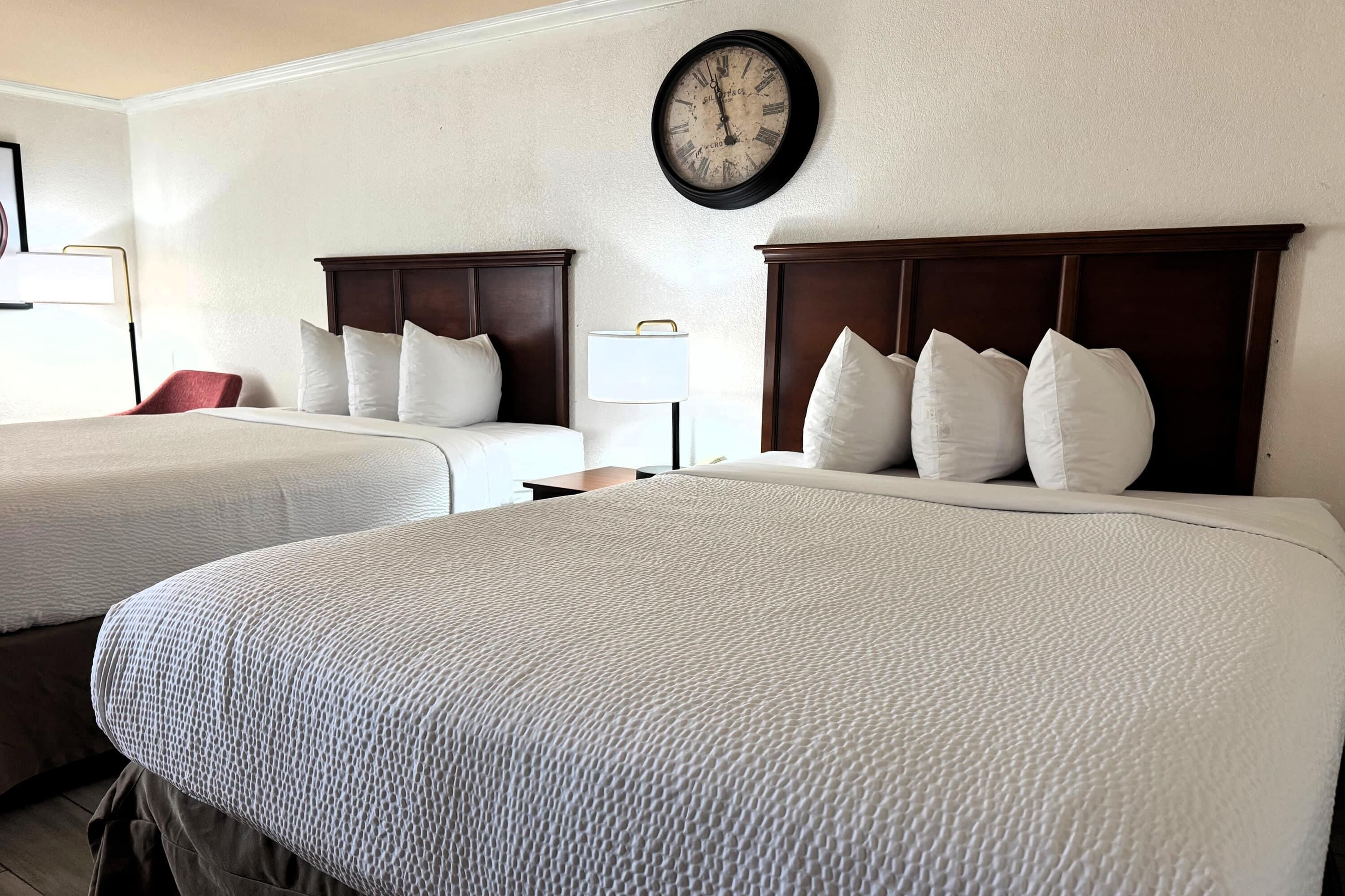 Suite estudio, 2 camas de matrimonio, accesible para personas con discapacidad, no fumadores | Ropa de cama de alta calidad, caja fuerte, escritorio