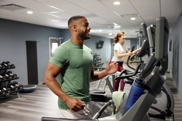 A gym with treadmills and dumbbells. - Staybridge Suites North - Albuquerque by IHG (Albuquerque)