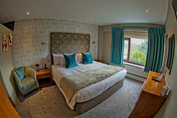 Suite, 1 King Bed, Non Smoking (Living Room)