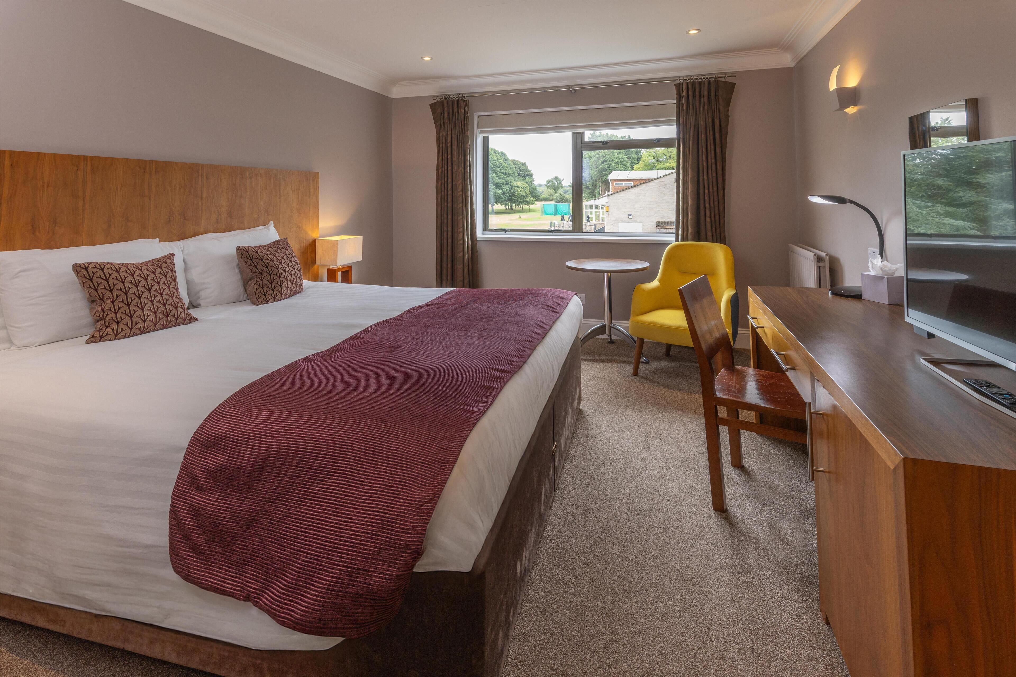 Standard Room, 1 Double Bed, Non Smoking | Premium bedding, in-room safe, desk, blackout drapes