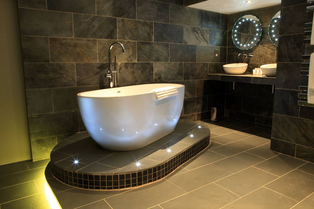 suite, 1 king bed, non smoking (living room) | bathroom | combined shower/bathtub, free toiletries, hair dryer, slippers