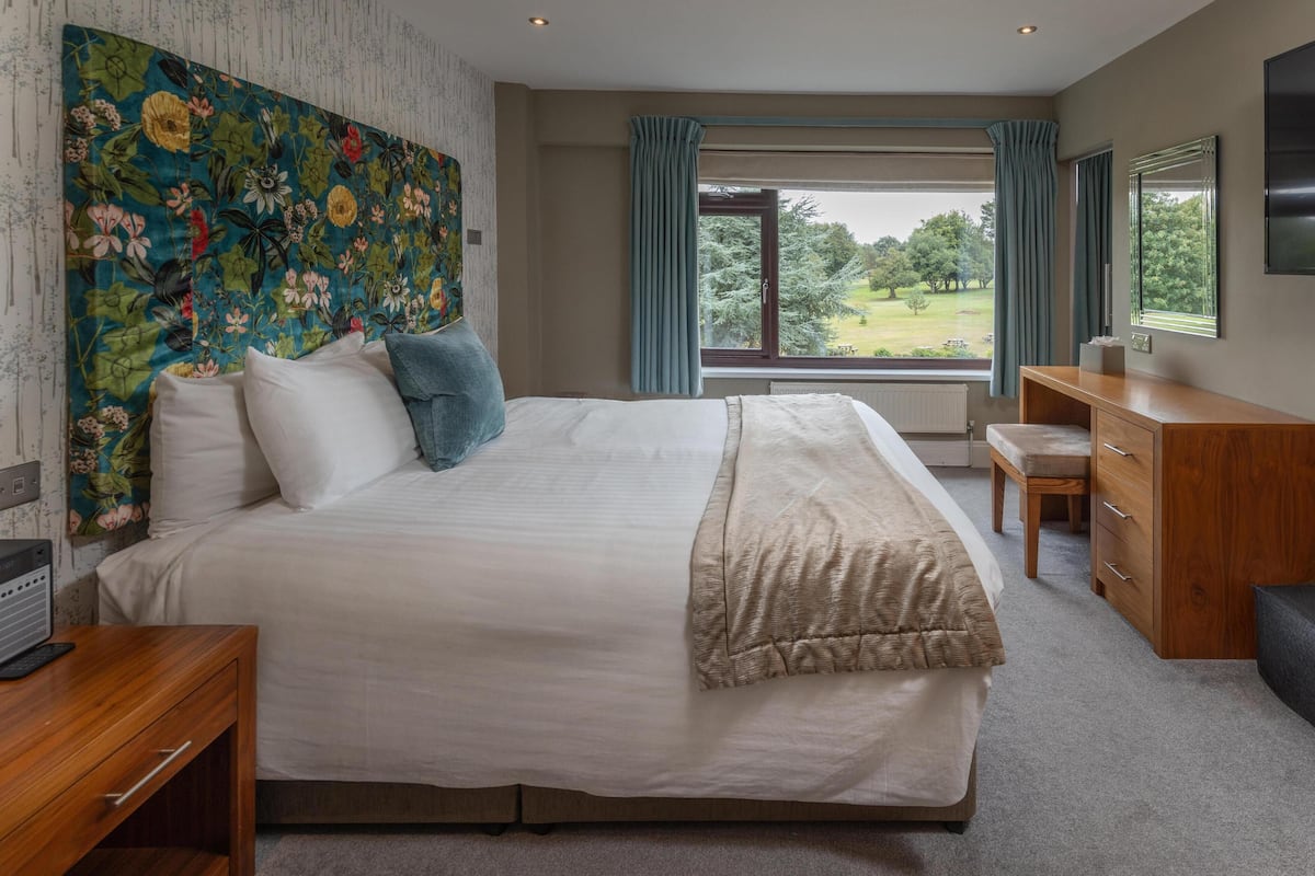 Standard Room, 1 Double Bed, Non Smoking, Golf View | Premium bedding, in-room safe, desk, blackout drapes