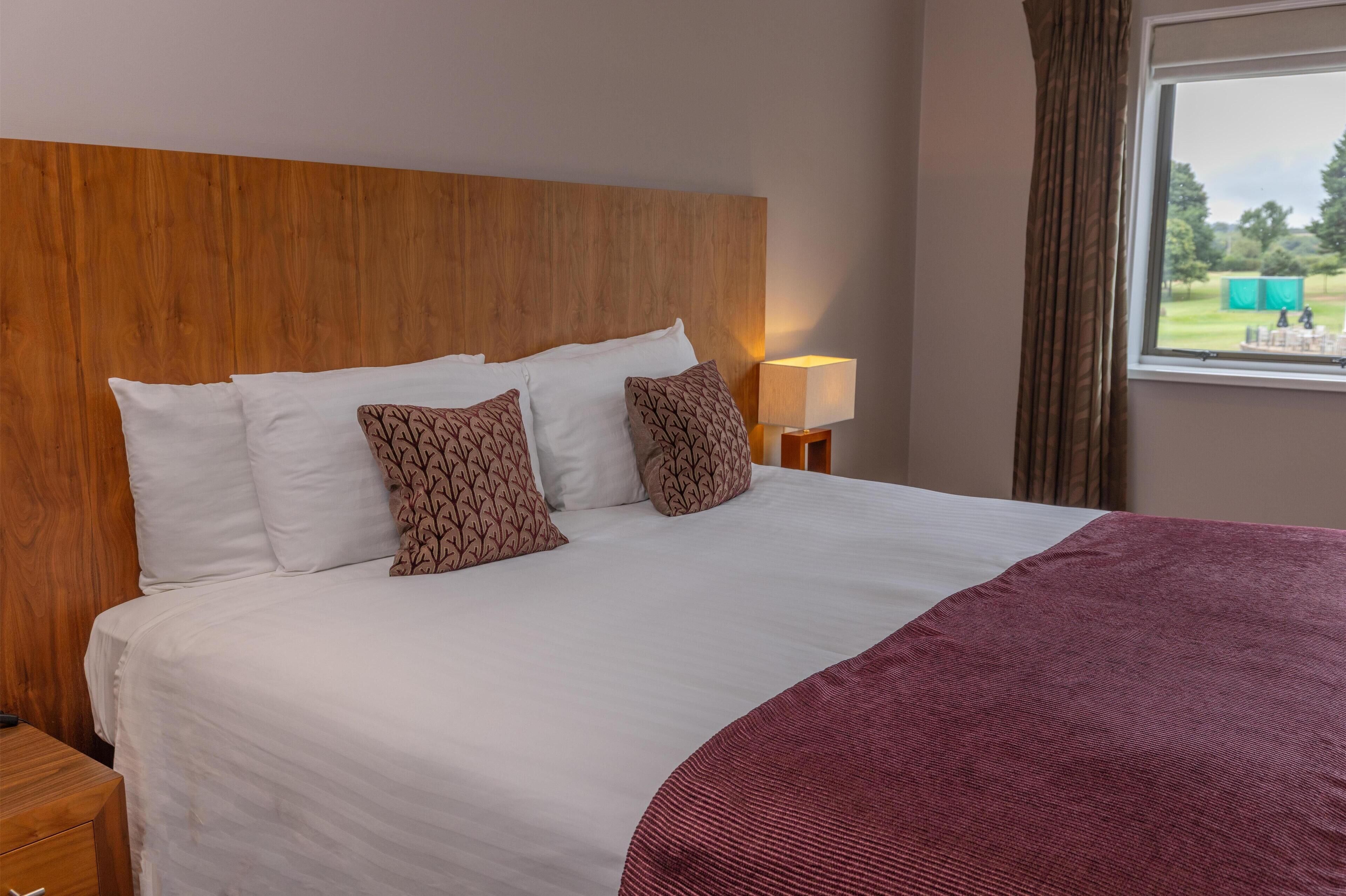 Standard Room, 1 Double Bed, Non Smoking | Premium bedding, in-room safe, desk, blackout drapes