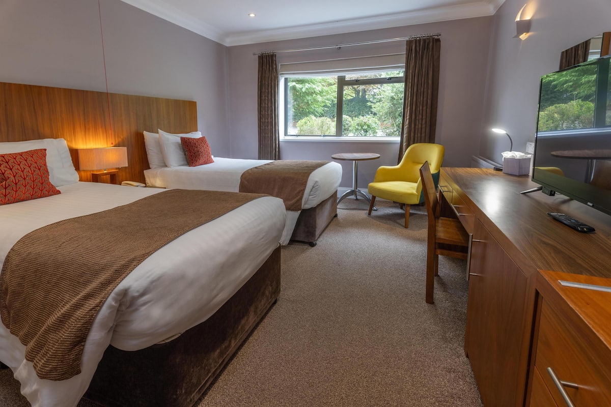 Standard Room, 2 Twin Beds, Non Smoking, Golf View | Premium bedding, in-room safe, desk, blackout drapes
