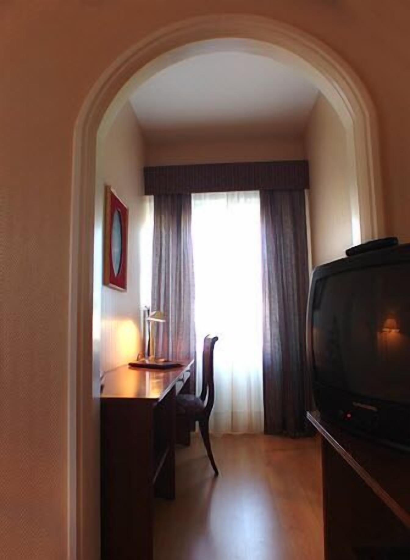 in-room business centre