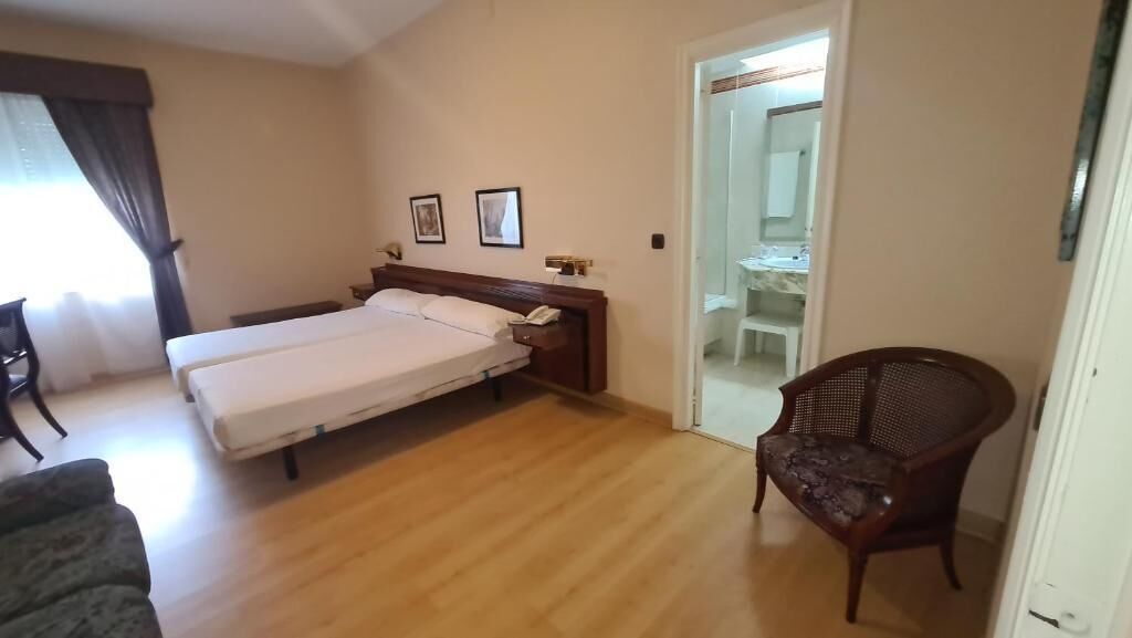 Minibar, in-room safe, desk, iron/ironing board
