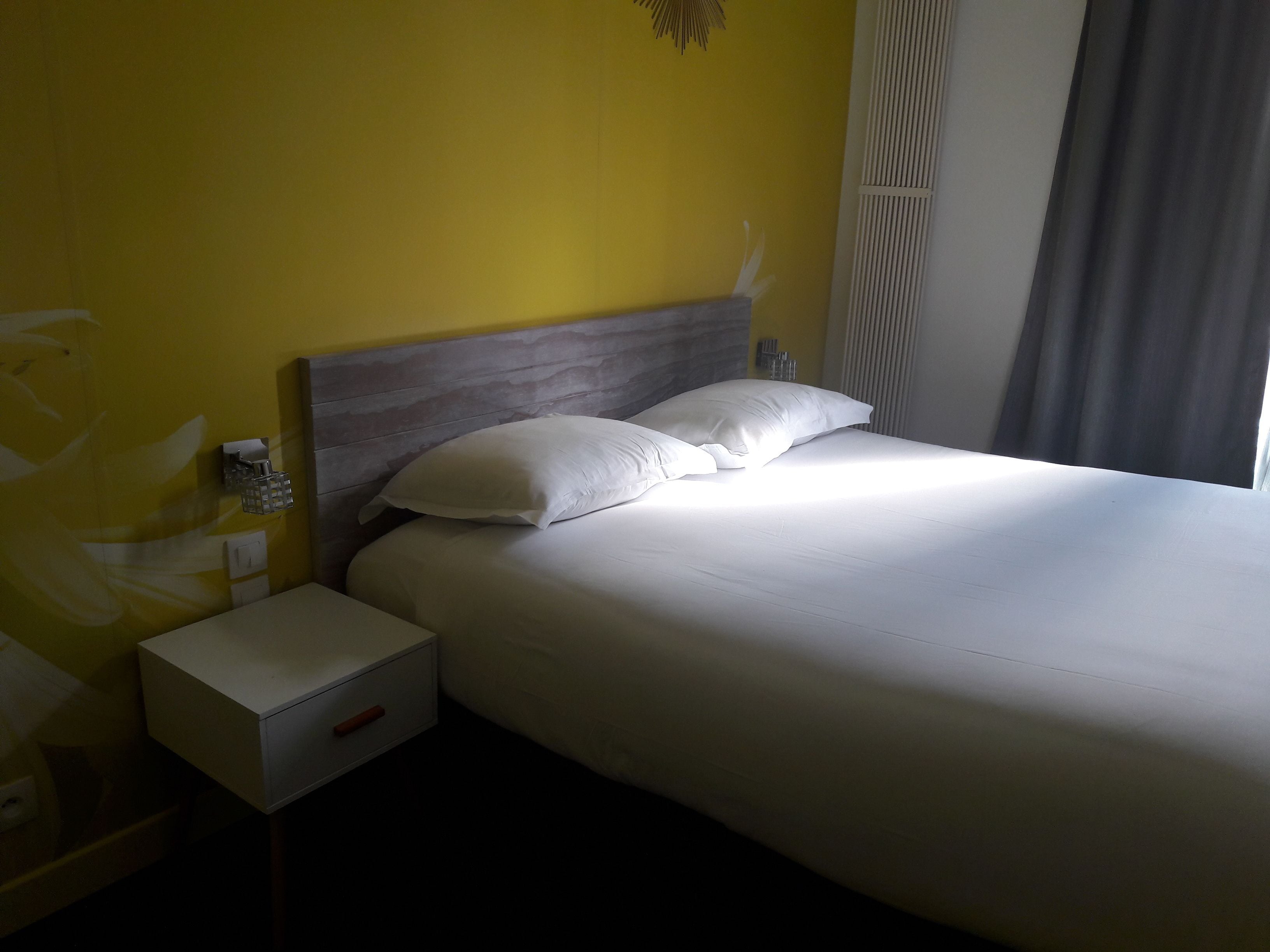 premium bedding, desk, free wifi, bed sheets