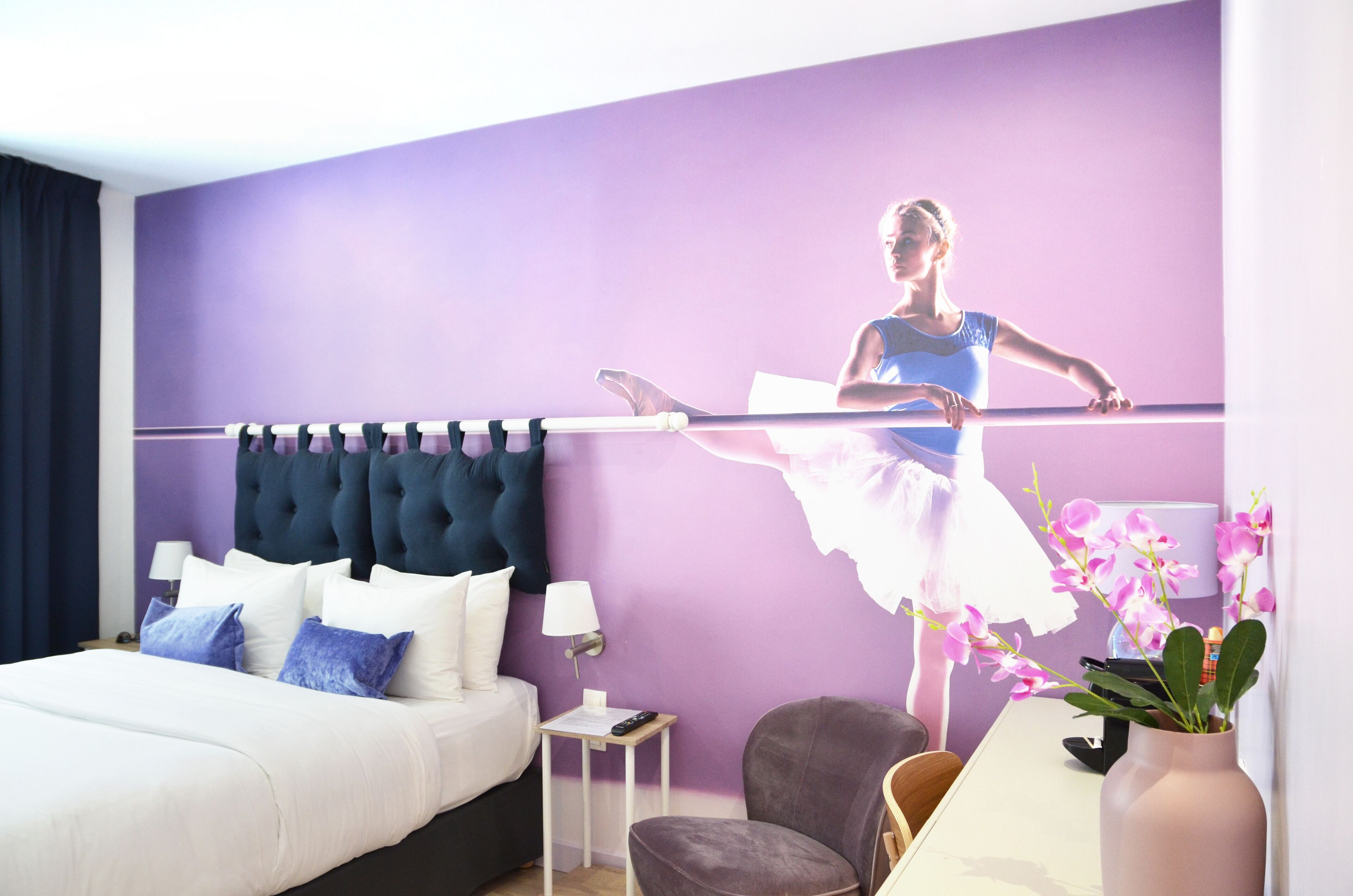 premium bedding, desk, free wifi, bed sheets