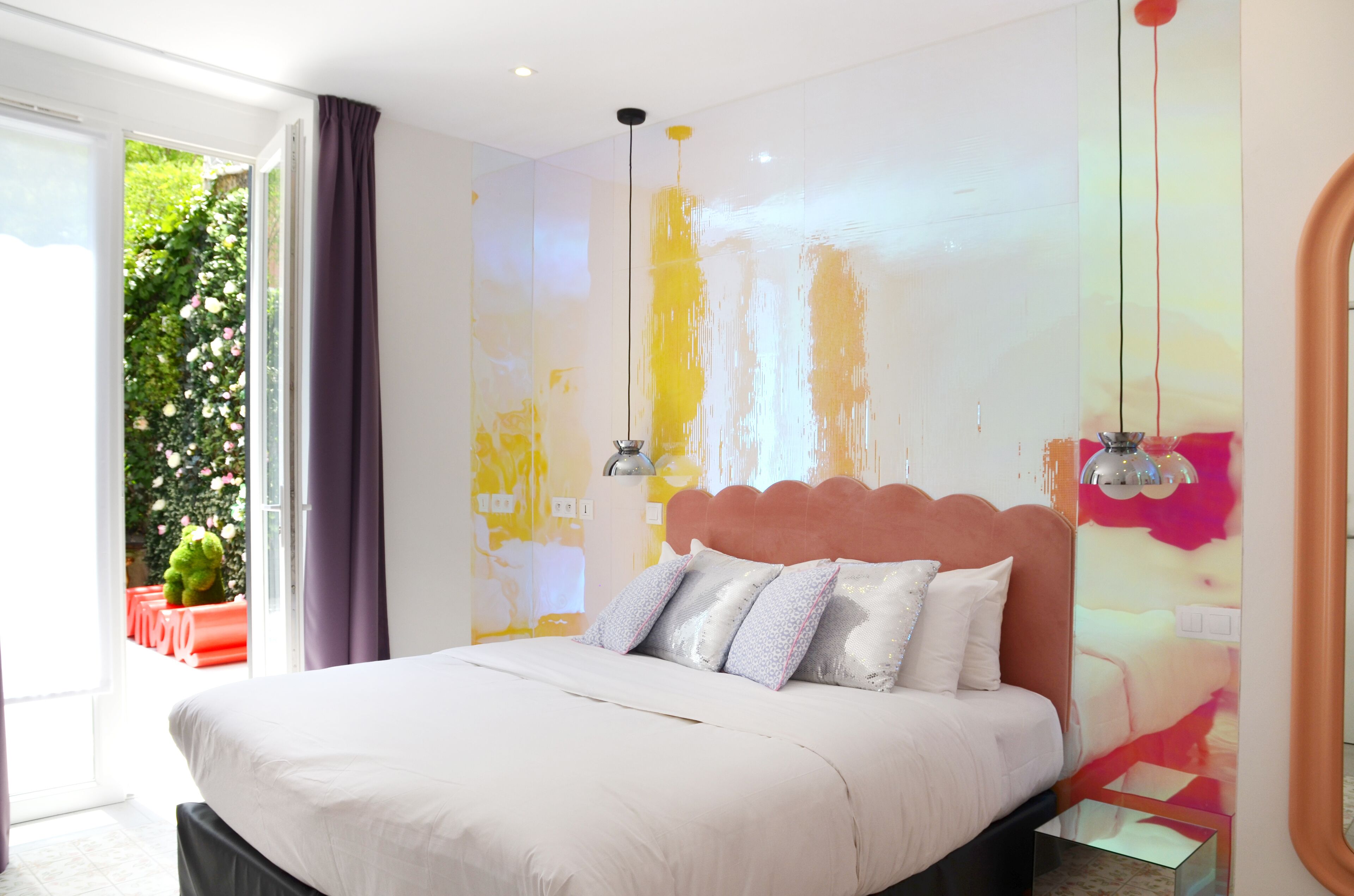 premium bedding, desk, free wifi, bed sheets