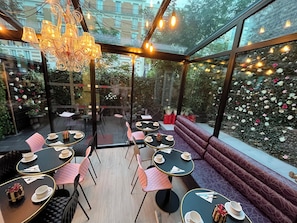 Daily continental breakfast (EUR 14 per person)