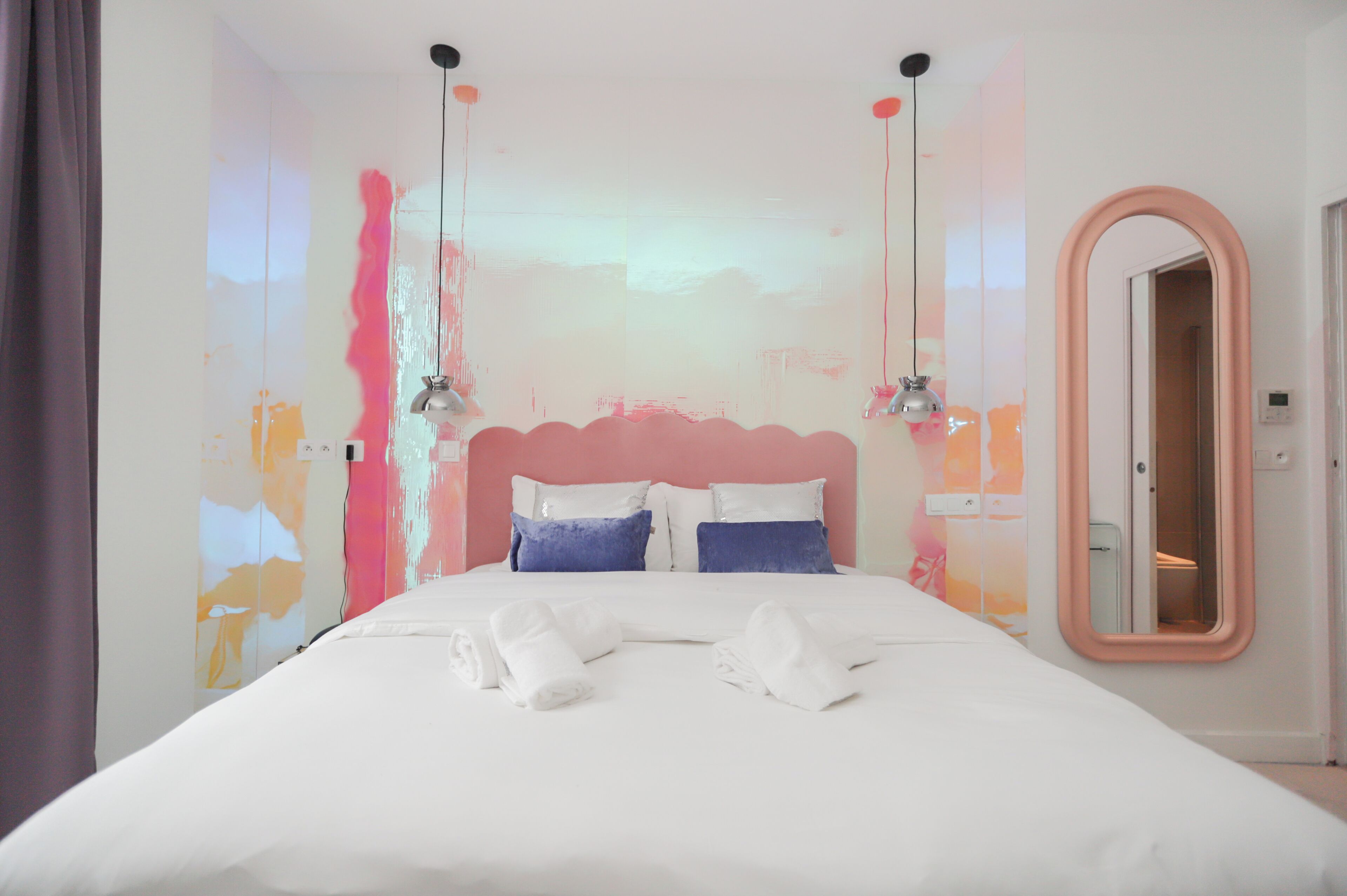 premium bedding, desk, free wifi, bed sheets