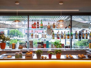 Bar (on property) - Mercure Milano Agrate Brianza (Agrate Brianza)