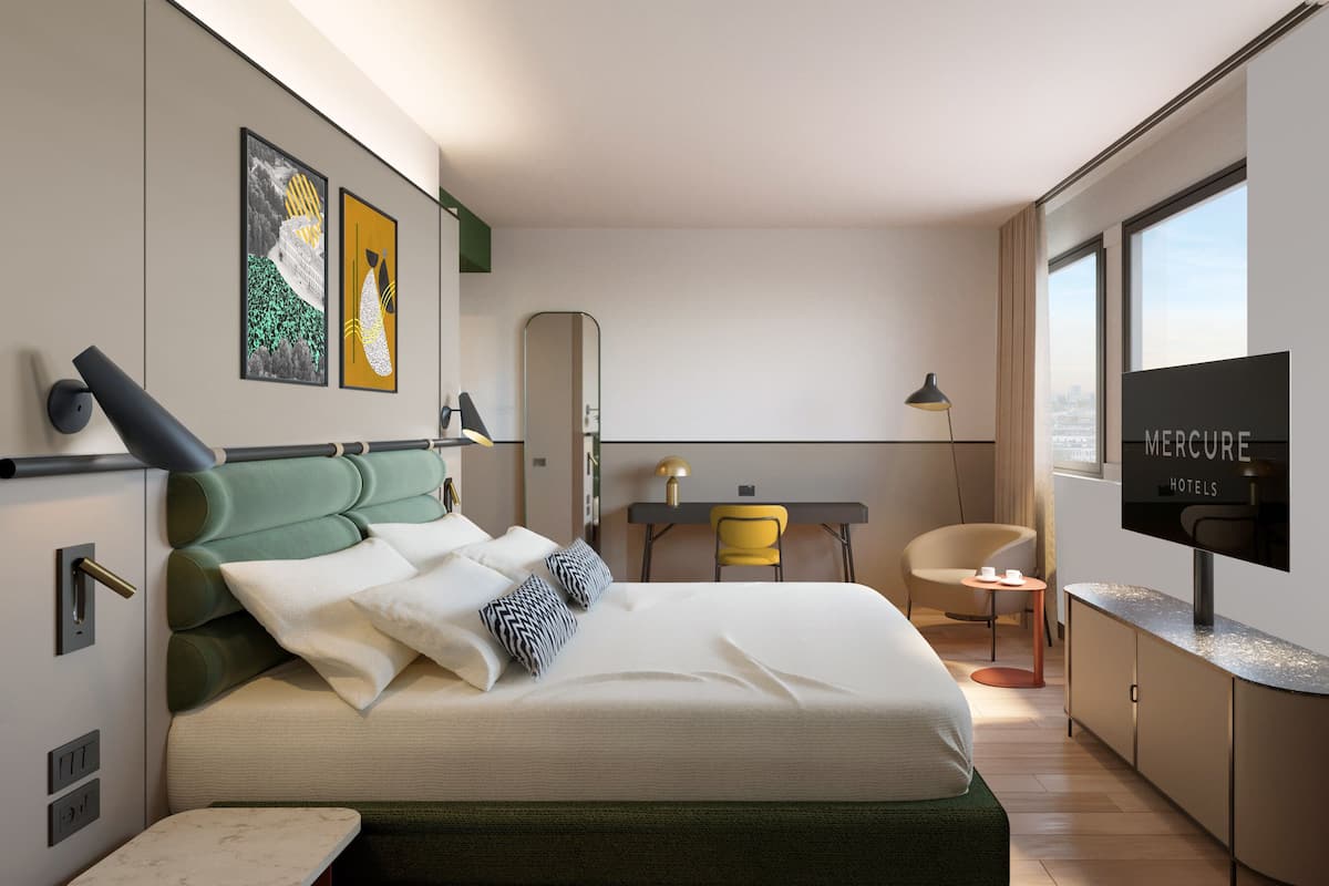 Premium bedding, down comforters, in-room safe, individually decorated