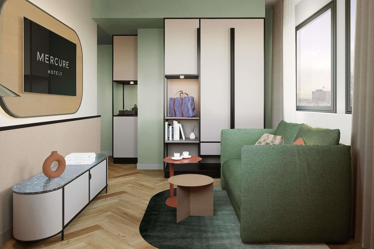 Executive Room, 1 King Bed with Sofa bed | Premium bedding, down comforters, in-room safe, individually decorated