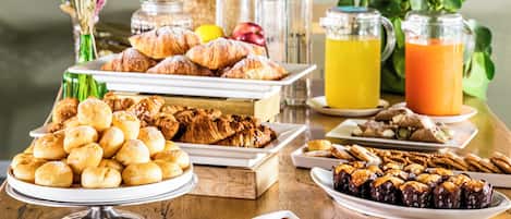 Daily buffet breakfast (EUR 14.90 per person)