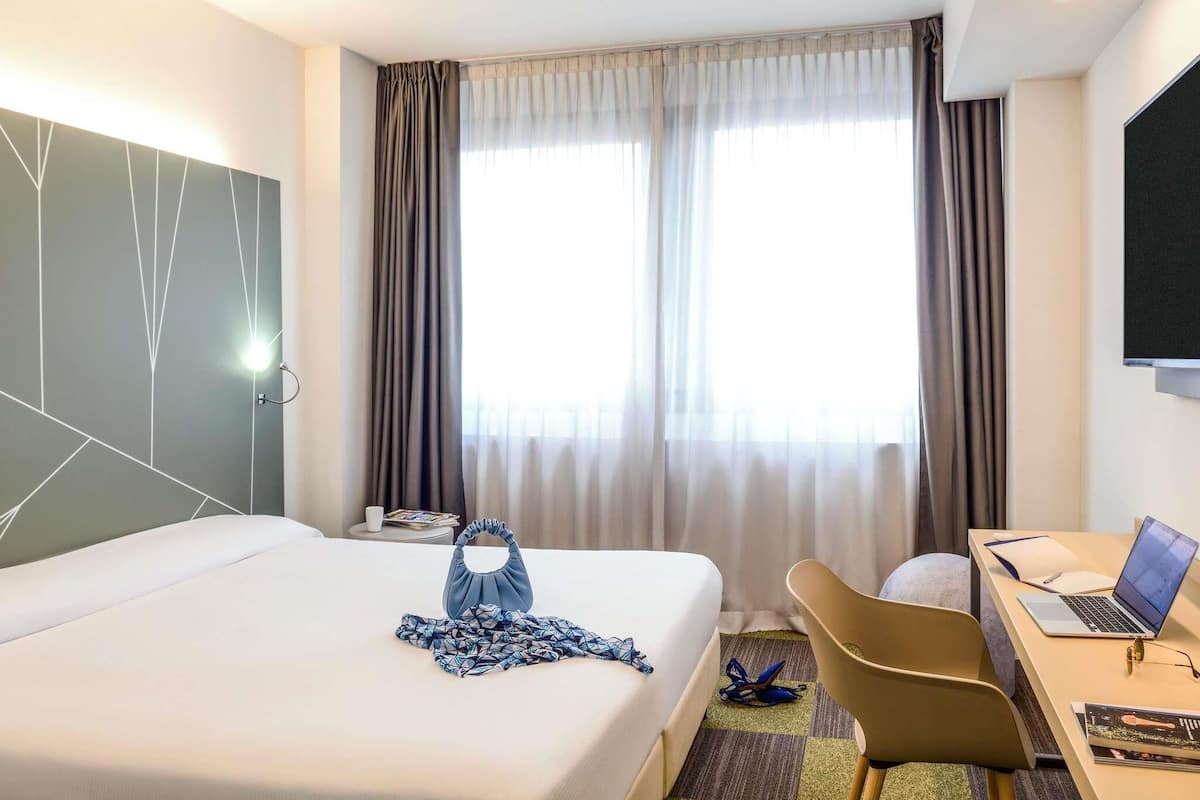 Standard Twin Room | Premium bedding, down comforters, in-room safe, individually decorated