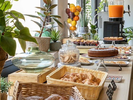 Daily buffet breakfast for a fee. Mercure Milano Agrate Brianza