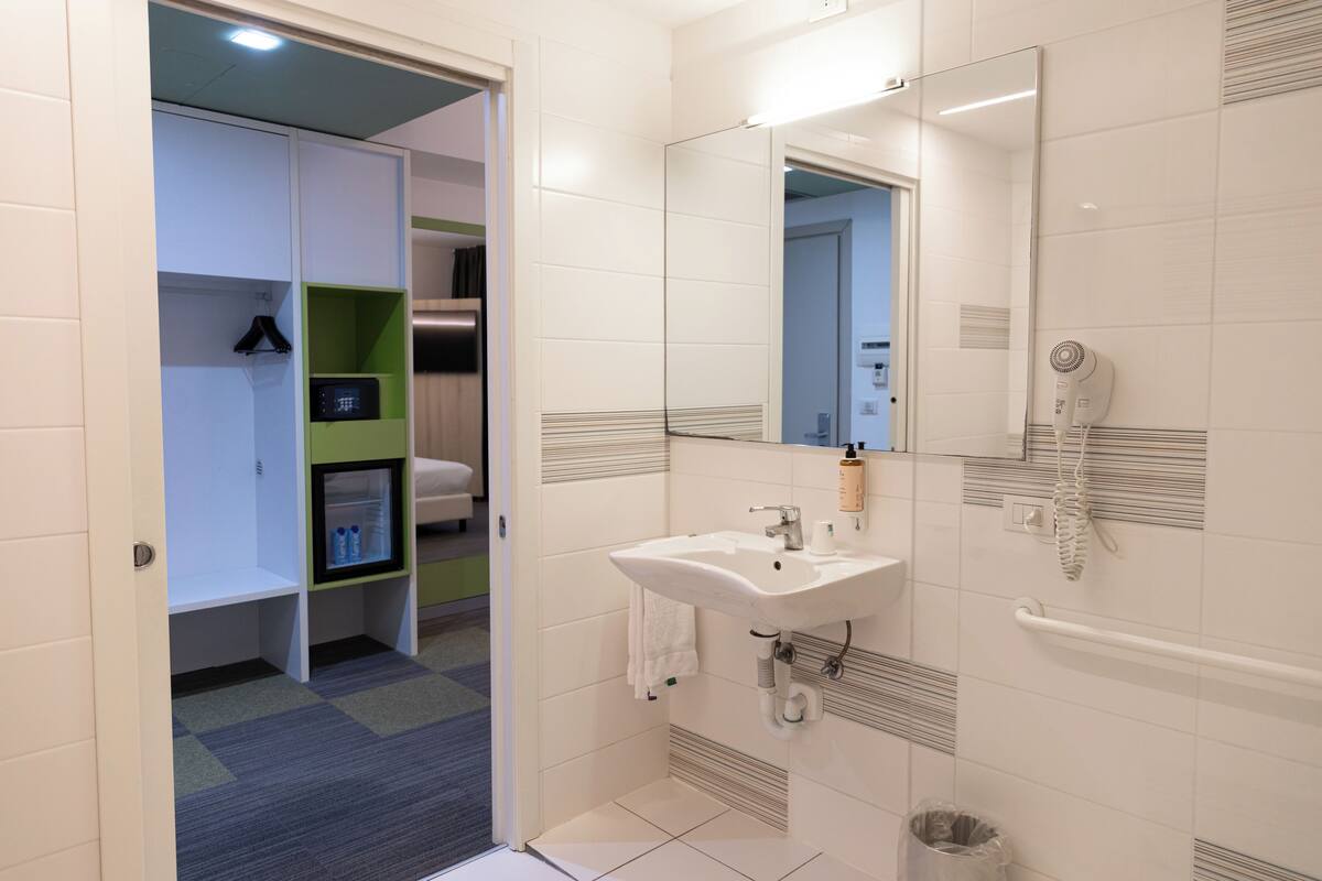standard room, 1 double bed, accessible (reduced mobility) | room amenity