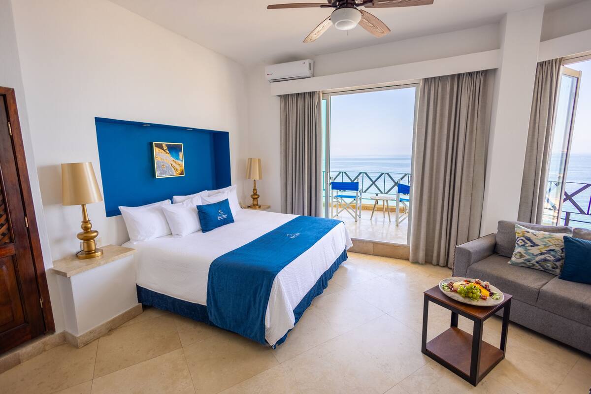 Junior Suite Breezy Blue con 1 Cama King | Sérhannaðar innréttingar, sérvalin húsgögn, rúmföt