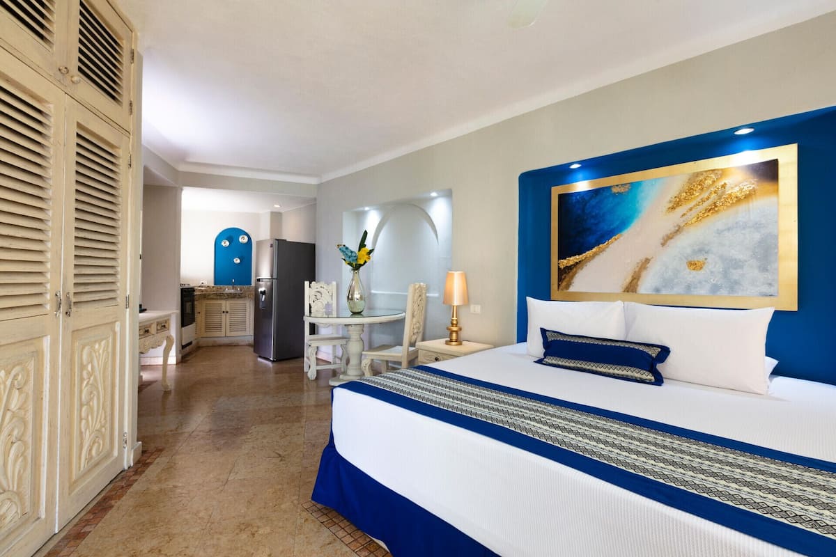 Individually decorated, individually furnished, bed sheets