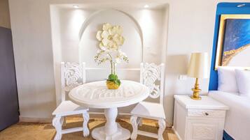 Blue Splendor Frente al Mar con 1 cama King | Living area | Flat-screen TV