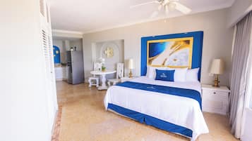 Lush Vista Parcial a la Bahía con 1 cama King | Decoración individual, mobiliario individual, ropa de cama