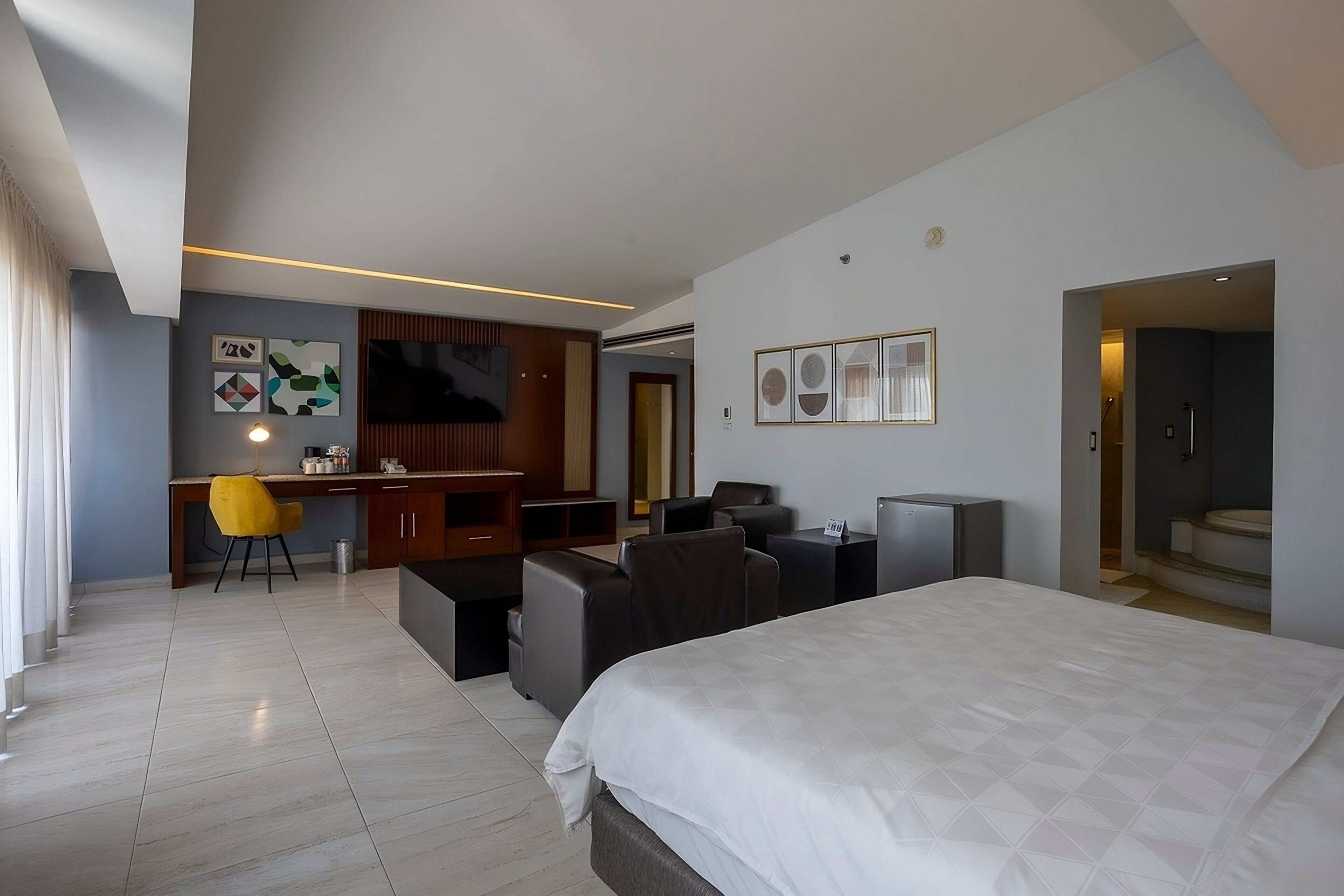 Suite, 1 King Bed
