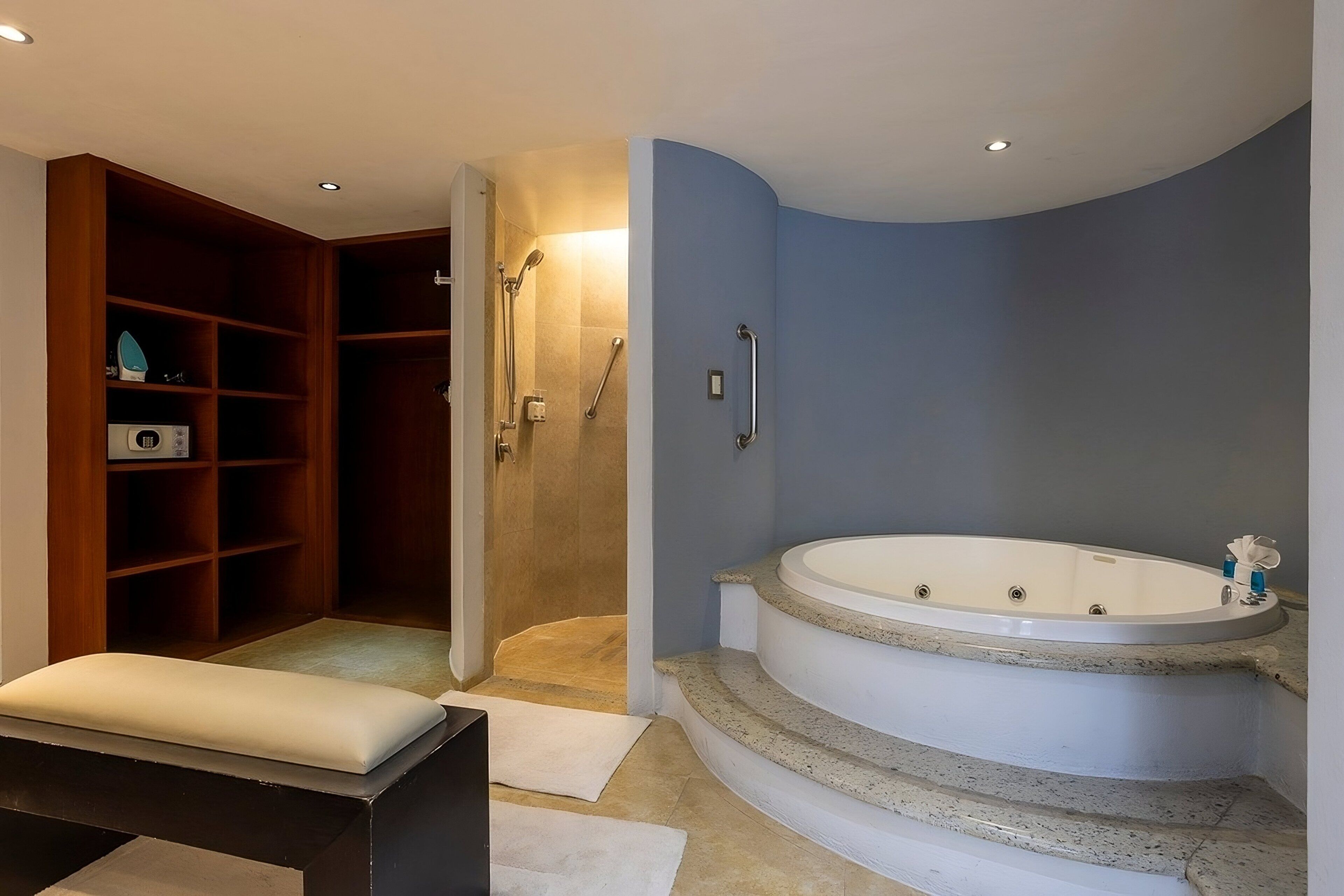 1 bedroom, in-room safe, desk, blackout curtains