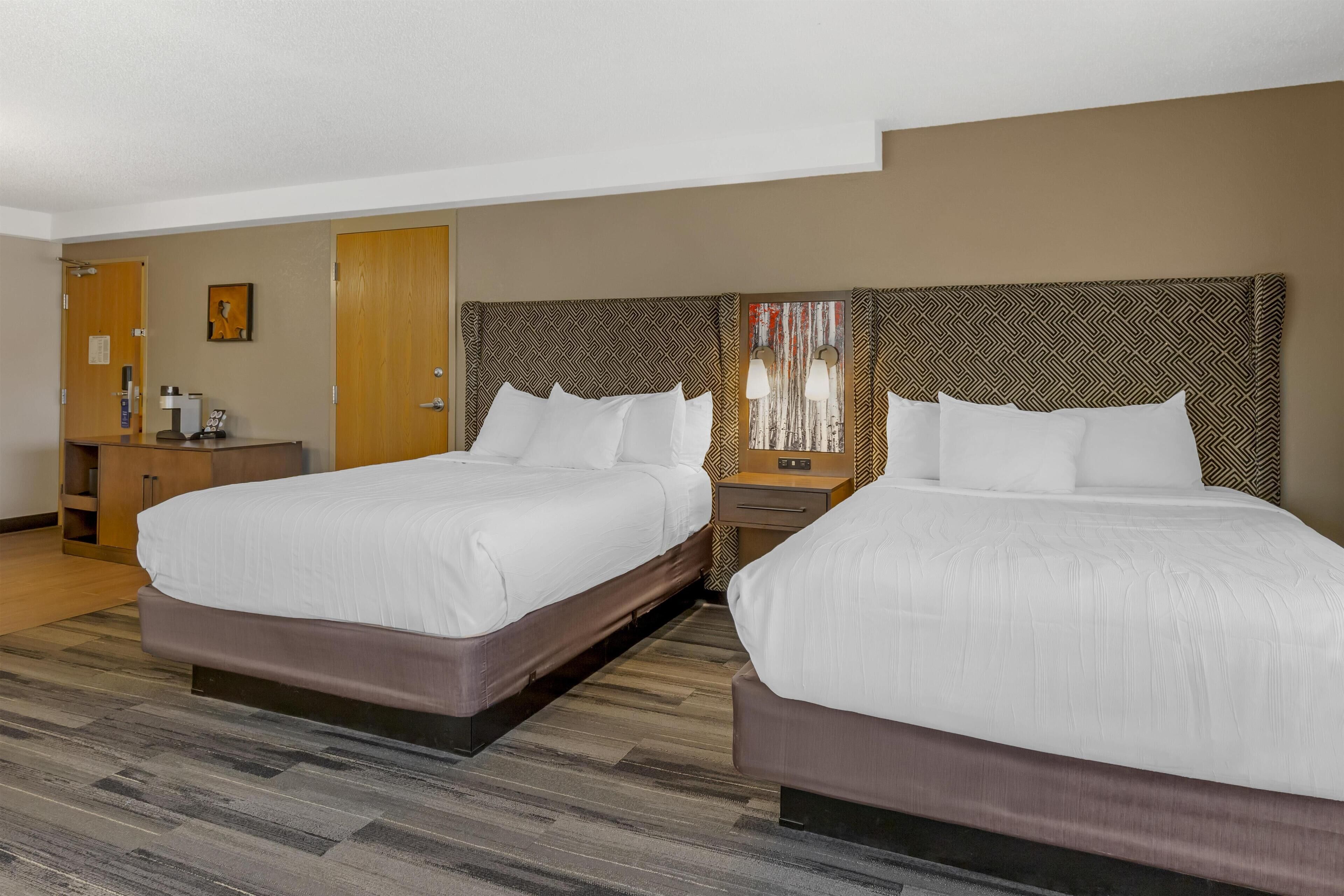 Suite, 2 Queen Beds, Non Smoking, Fireplace (with Sofabed) | Individually decorated, individually furnished, desk, laptop workspace