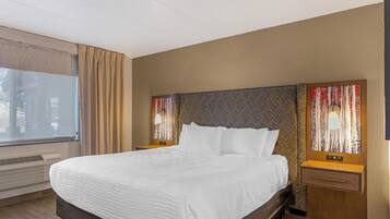 標準客房, 1 張特大雙人床, 無障礙, 雪櫃和微波爐 | 獨特設計、獨特裝修、書桌、手提電腦工作空間