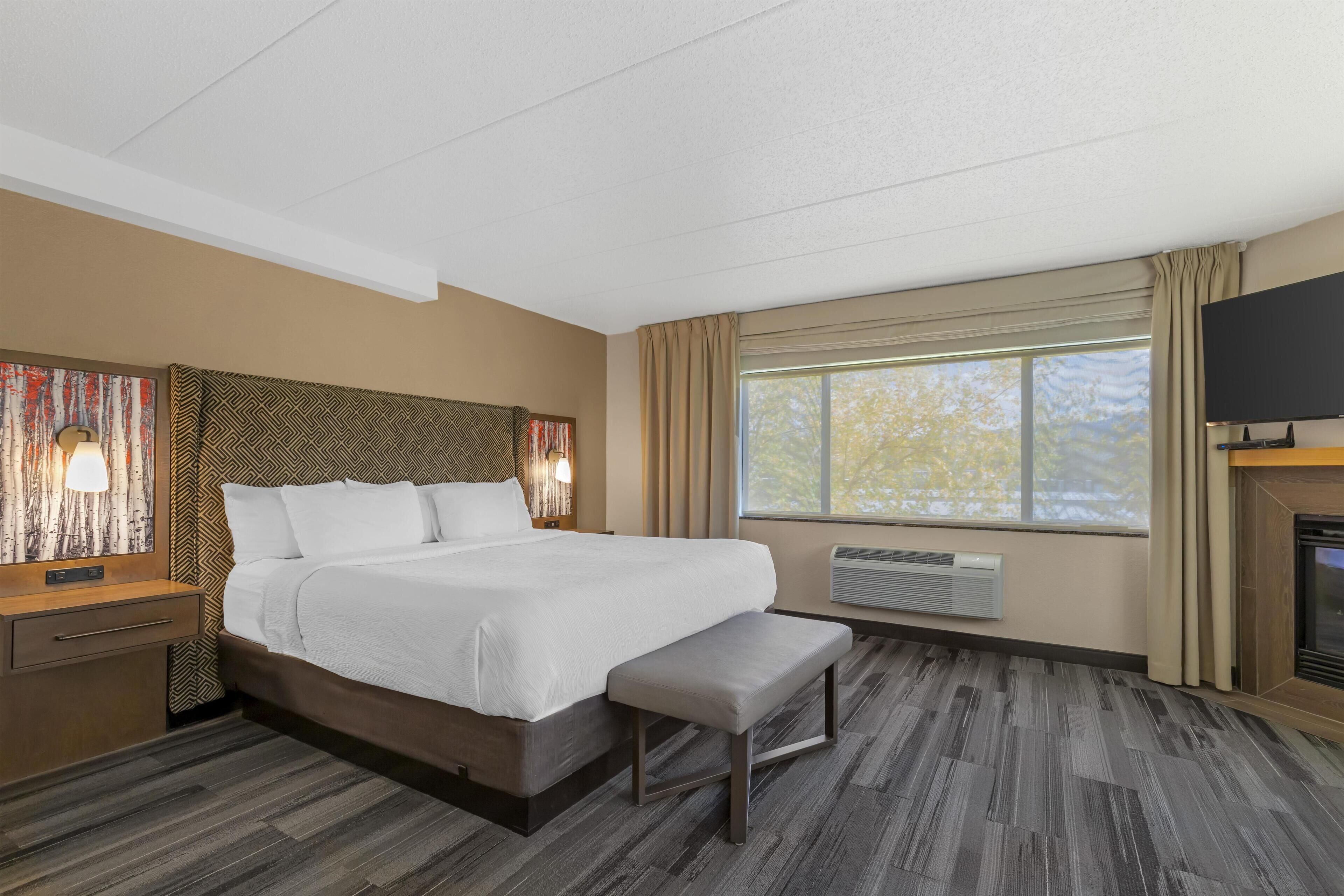 Suite, 1 King Bed, Non Smoking, Jetted Tub (Larger Room) | Individually decorated, individually furnished, desk, laptop workspace