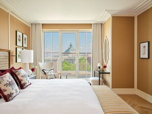 Monforte Royal Suite | Premium bedding, down comforters, pillowtop beds, minibar
