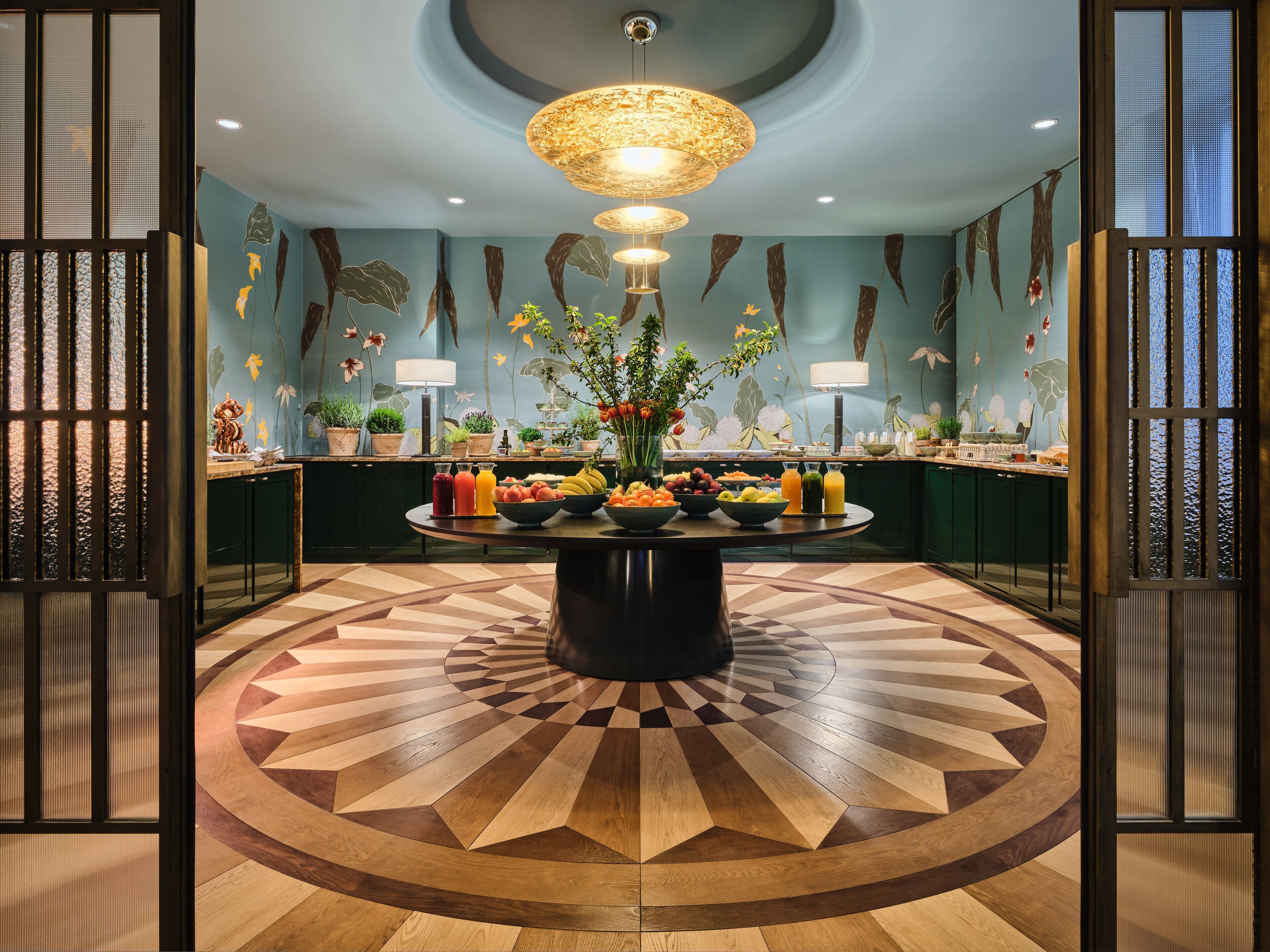 อาหารเช้าแบบบุฟเฟ่ต์ทุกวัน (EUR 55 ต่อคน)