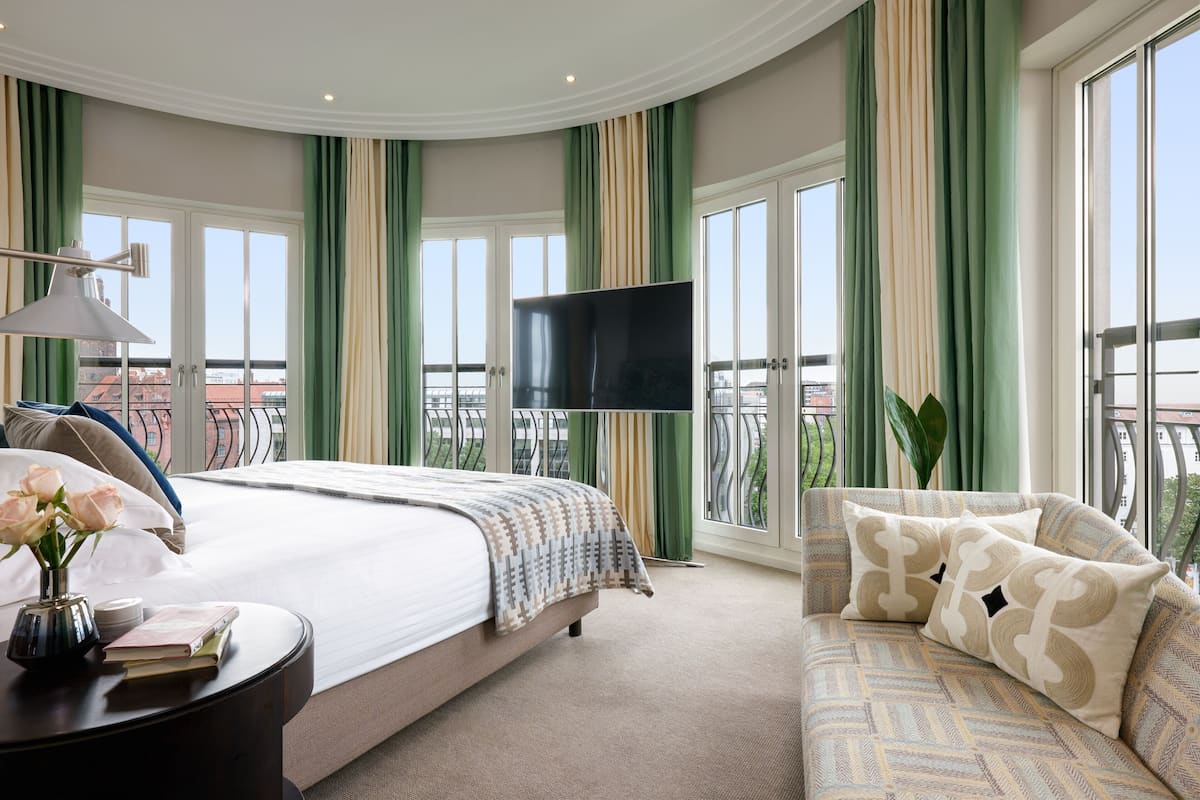 Signature Suite, Panoramic View