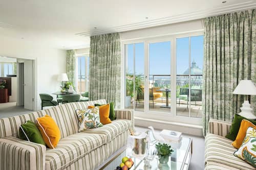 Lord Forte Suite | Front of property