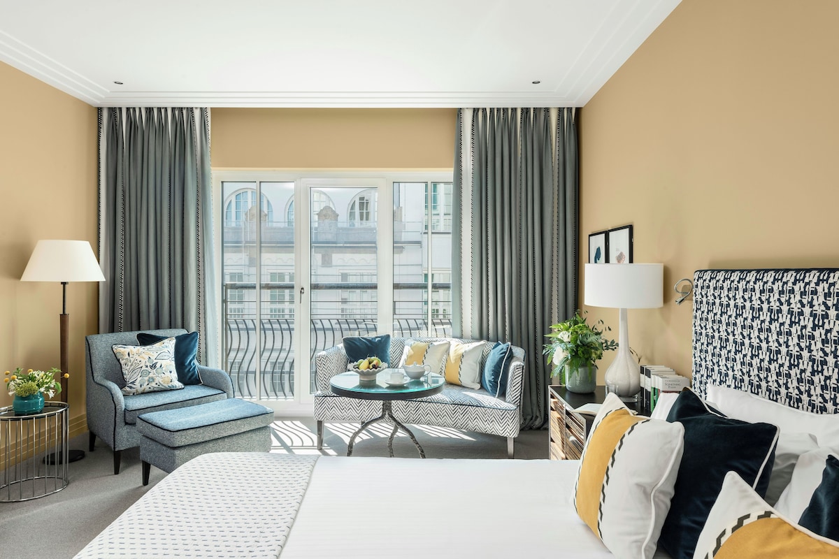 Classic Room | Premium bedding, down comforters, pillowtop beds, minibar