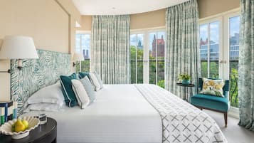 Suite – signature, parkutsikt | Sengetøy av topp kvalitet, dundyner, senger med overmadrass og minibar