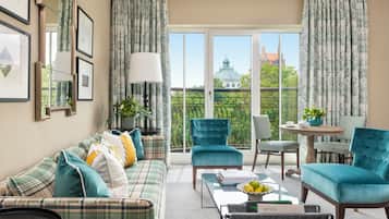 Signature Suite, Park View | Living area | 55-inch flat-screen TV with satellite channels, video-game console