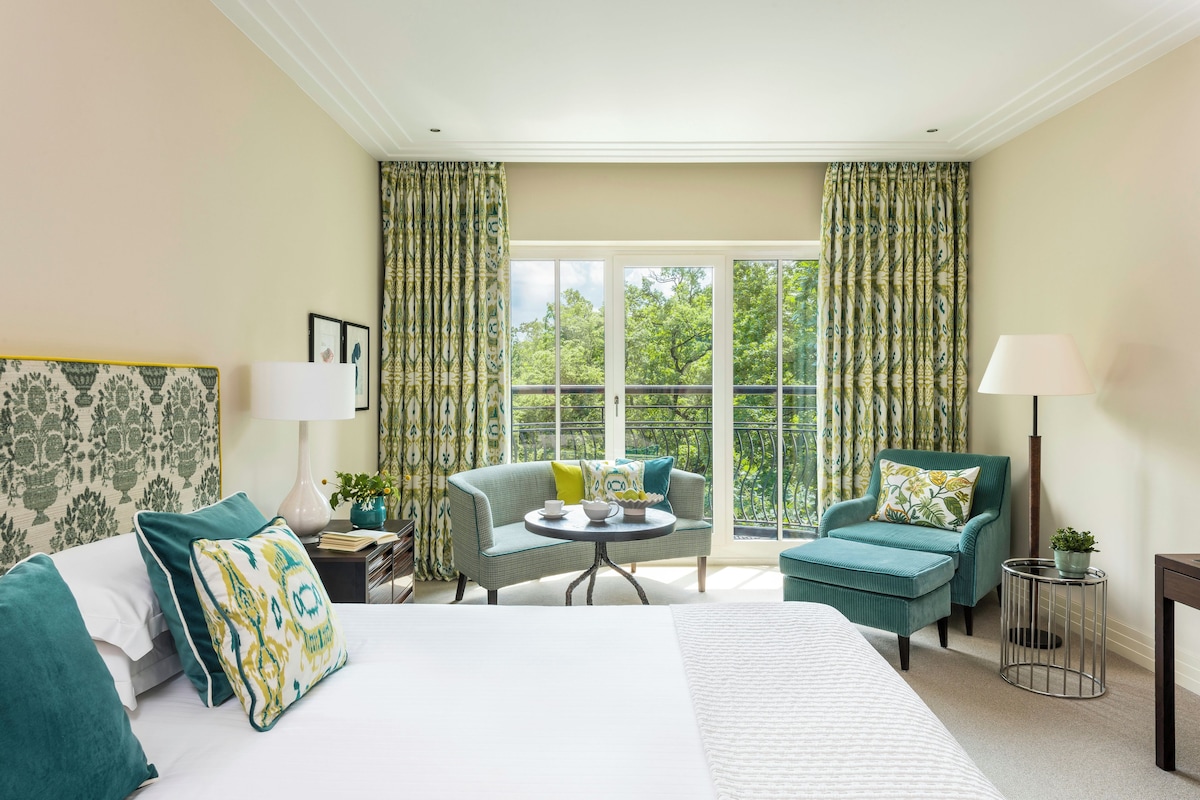 Deluxe Room, Park View | Premium bedding, down comforters, pillowtop beds, minibar