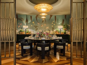 Breakfast, lunch served; Mediterranean cuisine, al fresco dining