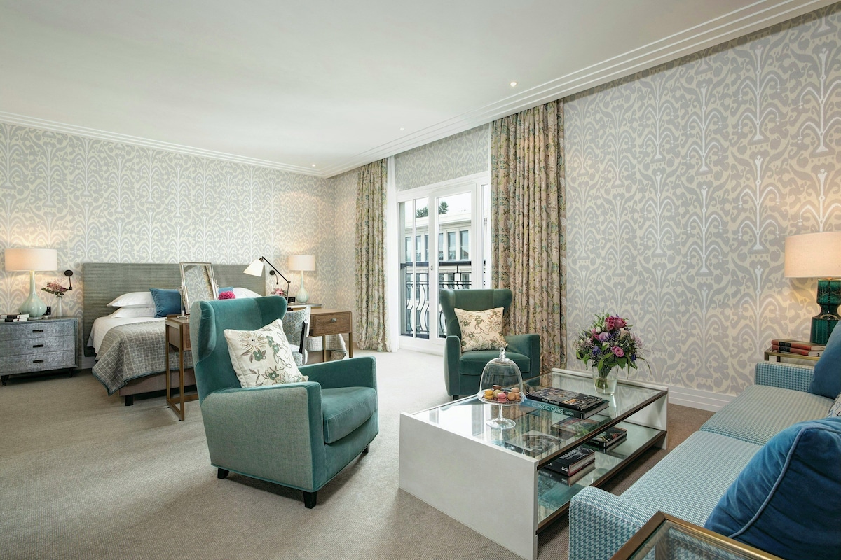 Junior Suite (Superior) | Premium bedding, down comforters, pillowtop beds, minibar