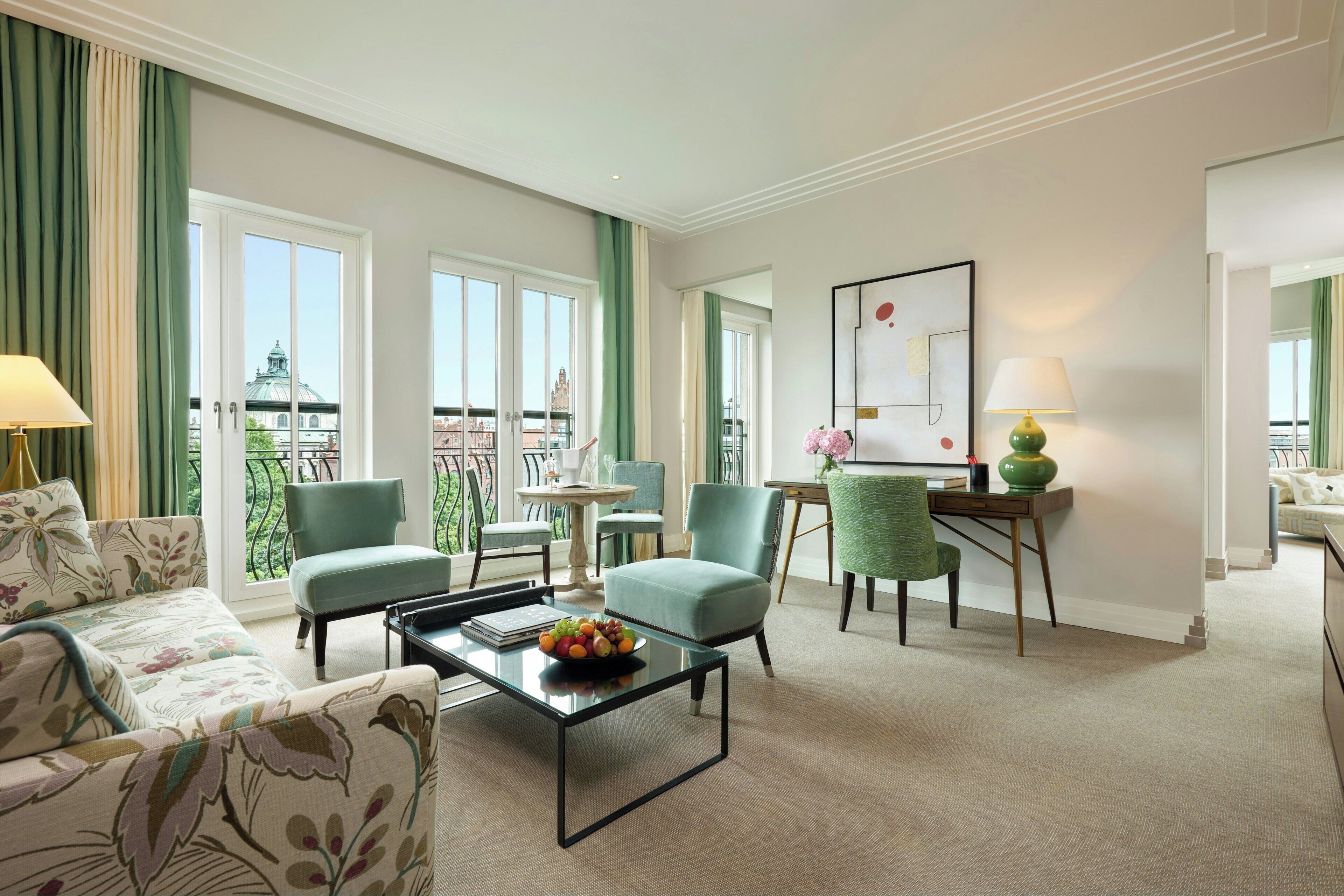 Suite Signature (Panoramic View) | Literie de qualité supérieure, couette en duvet d'oie, surmatelas