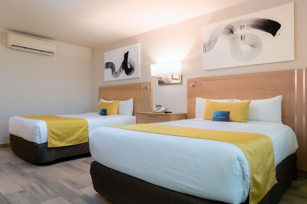 Premium bedding, in-room safe, desk, laptop workspace