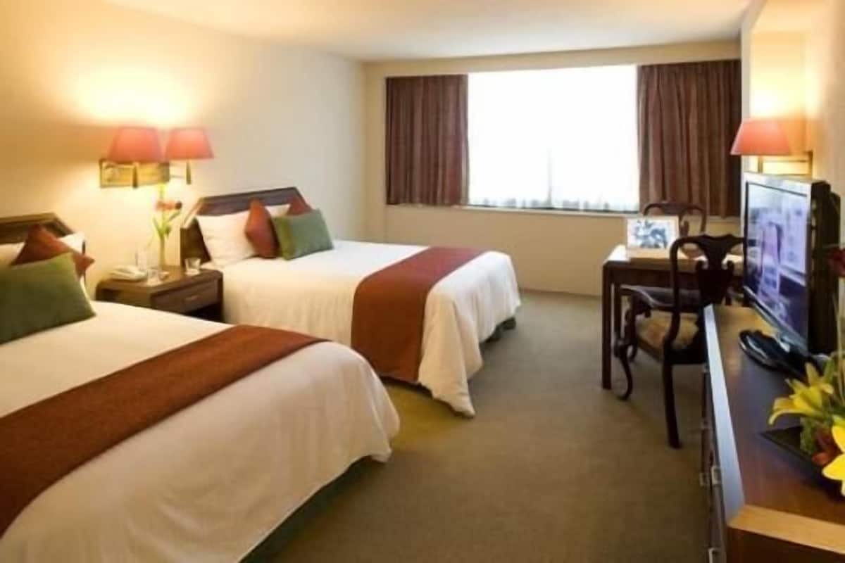 Premium bedding, in-room safe, desk, laptop workspace