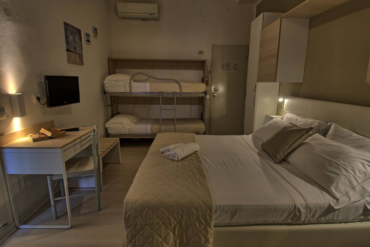 Firemannsrom | Sengetøy av topp kvalitet, minibar, safe på rommet og skrivebord