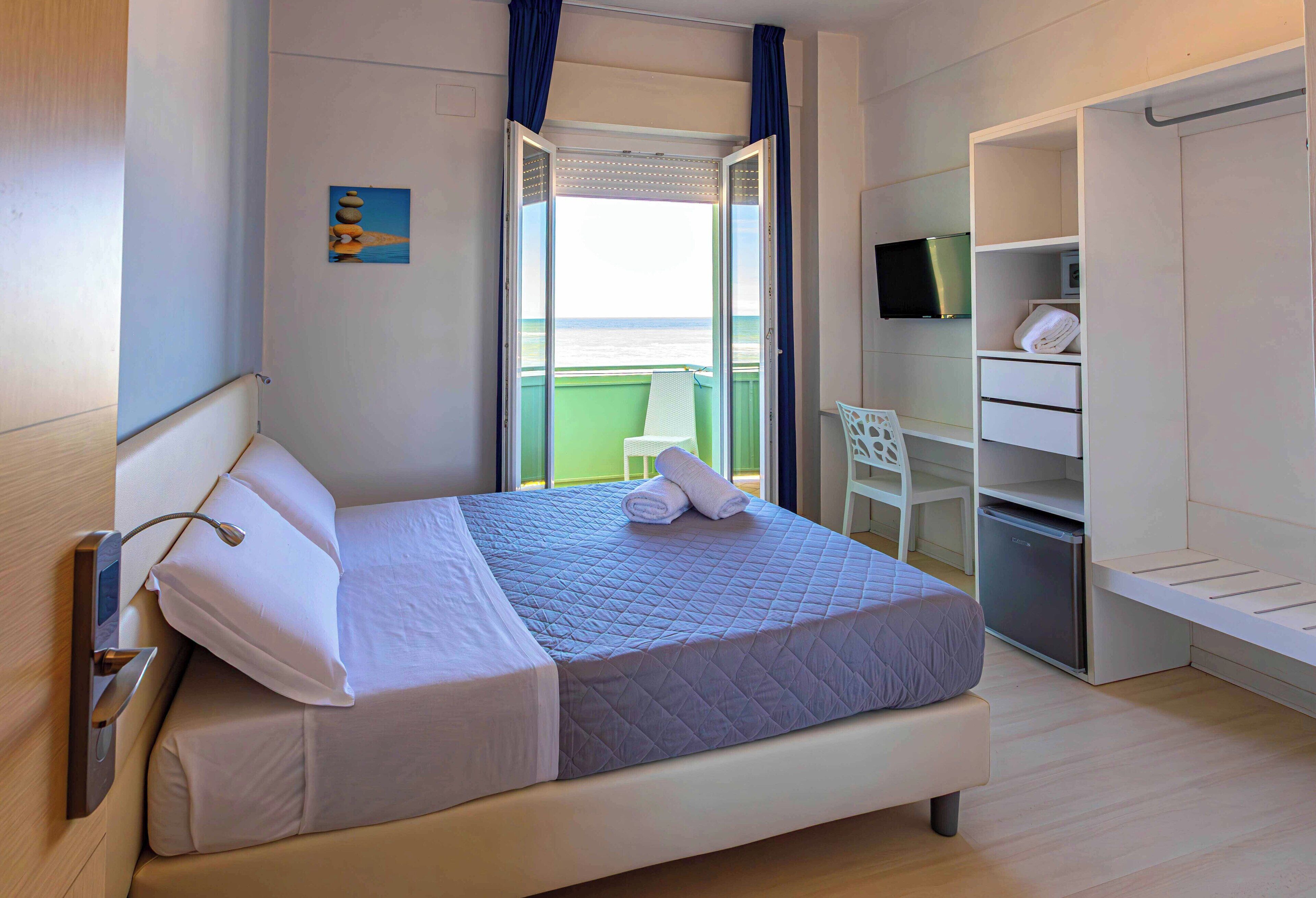 superior double room | premium bedding, minibar, in-room safe, desk