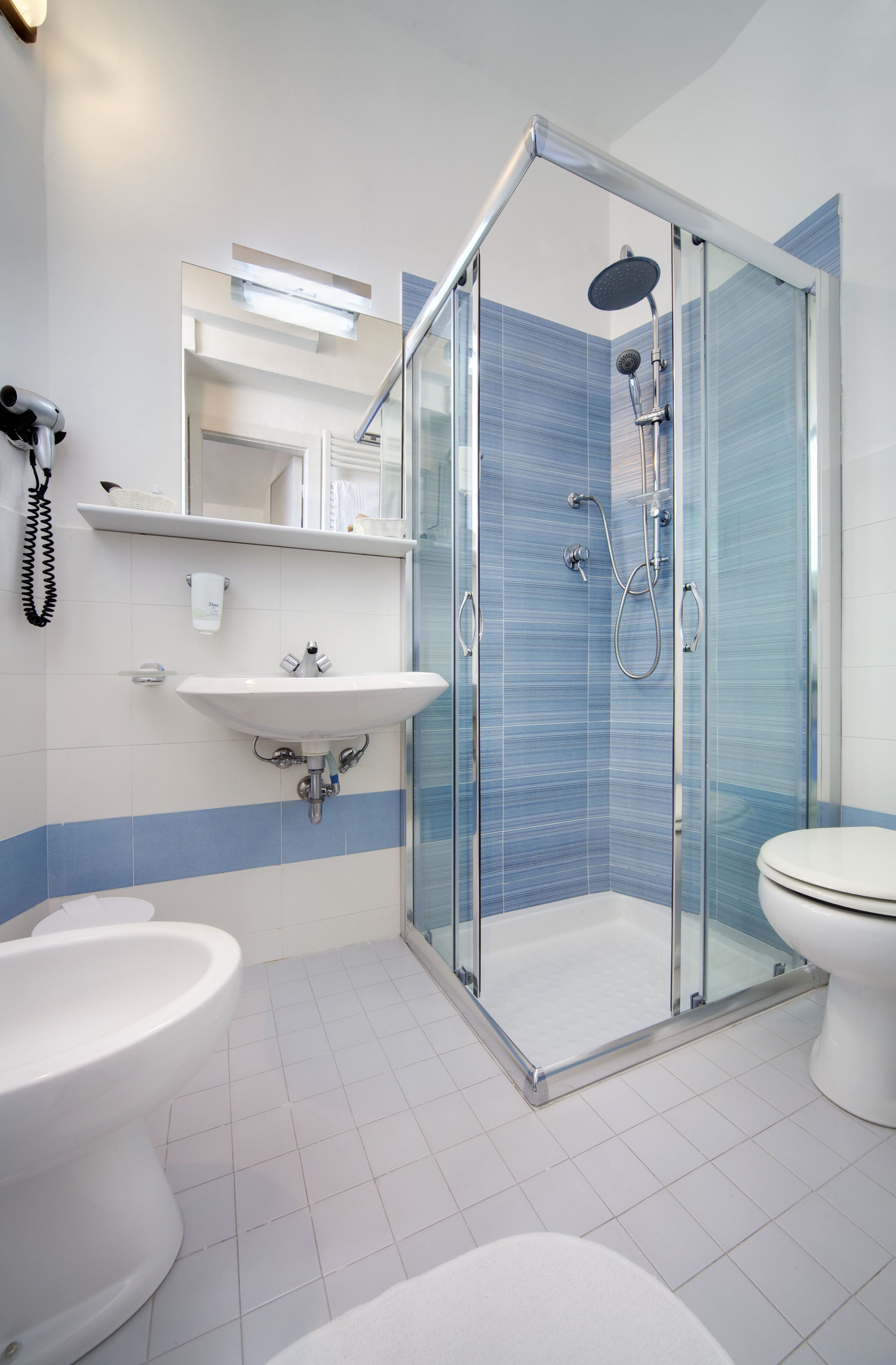 shower, rainfall showerhead, free toiletries, hair dryer