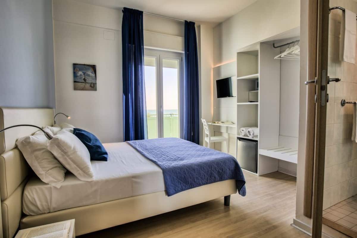 superior double room | premium bedding, minibar, in-room safe, desk