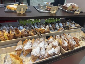 Petit déjeuner préparé à la commande compris tous les jours