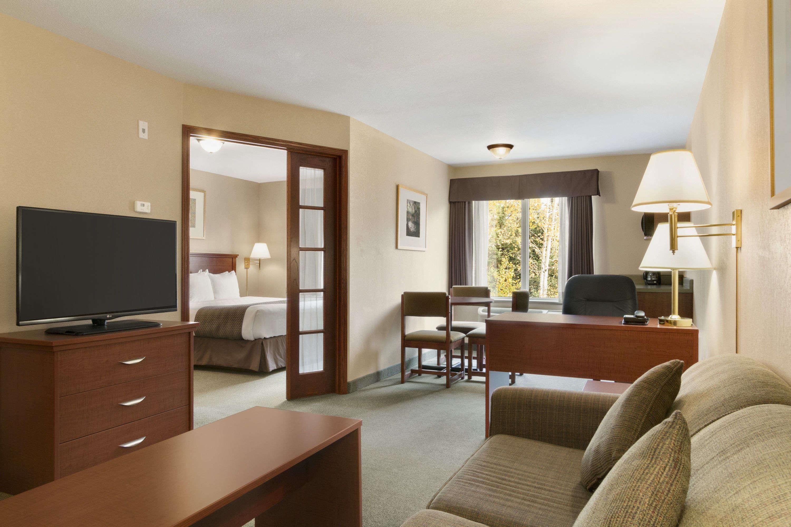 Suite, 1 cama King size, para no fumadores | Cortinas blackout, tabla de planchar con plancha y camas extra 